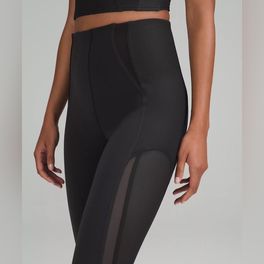 Never worn Lululemon Leggings size 6